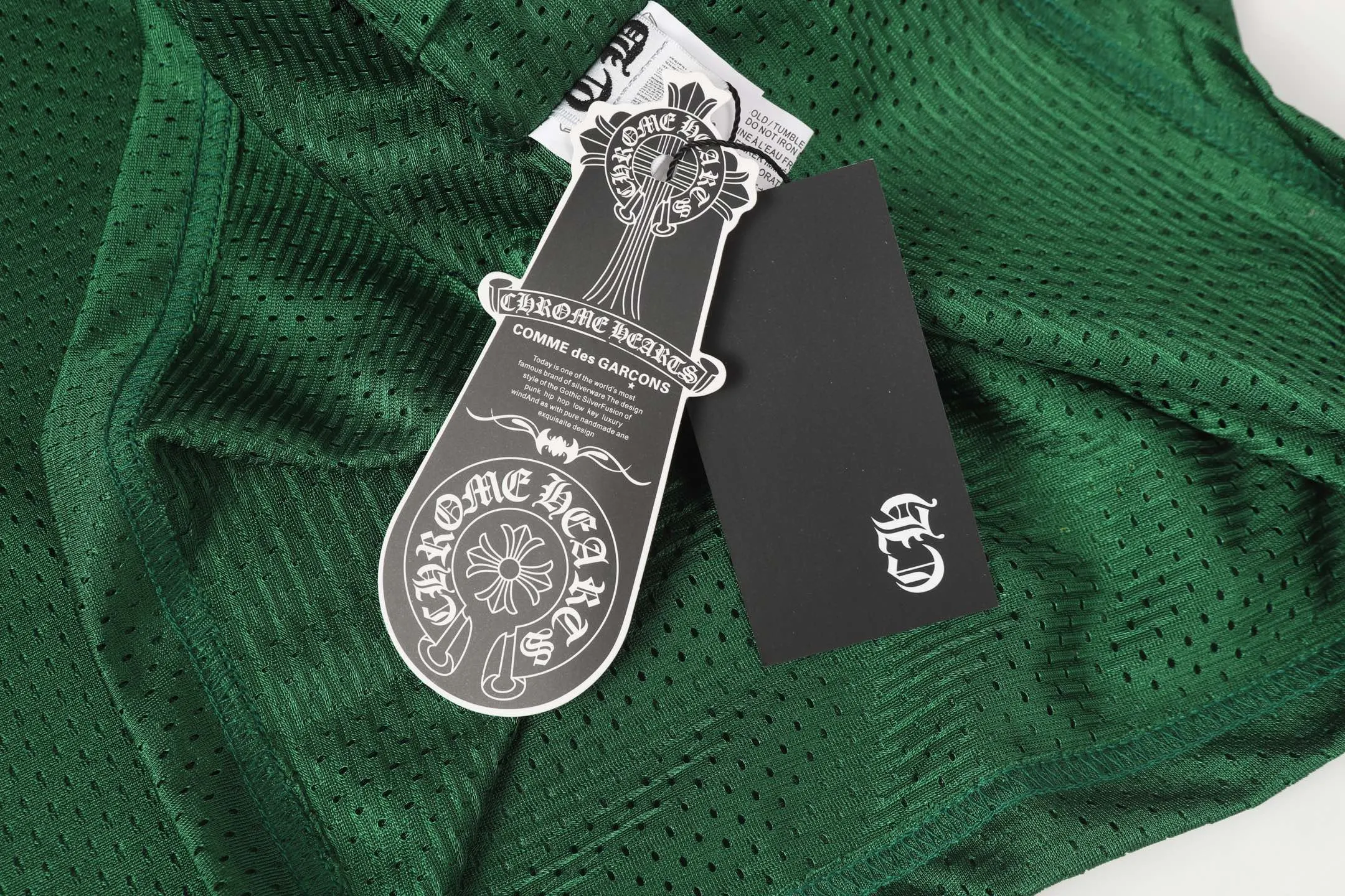 P160 Chrome Hearts CH Chrome Hearts popular Sanskrit printed mesh double-layer ice hockey jersey sports suit. Uses direct injection imported machine printing. Hardware accessories are all ground and customized. Correct configuration. Black 2025 Chrome Hearts authentic packaging. 300 grams of custom-made dyed mesh. Large version. Loose and stylish. Different from lower versions. Slim and long version with upper body and hip stretch. 100% commitment: top quality. Not fast food. The highest version on the market. Top quality - different from ordinary versions on the market. If you care about quality, you should also respect the price. Absolutely 0 after-sales service and 0 return rate so far. It’s hard not to love the style - 300g mesh custom-dyed fabric - Correct high-density main mark, washed tag, hand-sewn